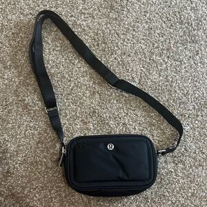 lululemon Crossbody camera bag 2L